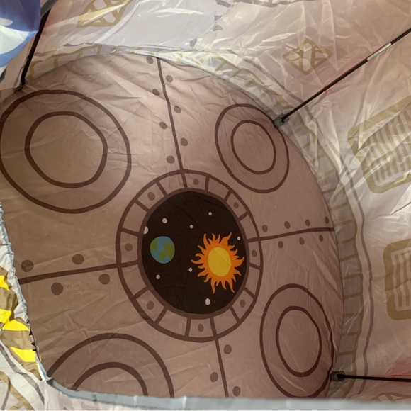 Space Adventure Roarin' Rocket Play Tent 5 Feet Tall By About 3 Foot Diameter - Picture 3 of 8